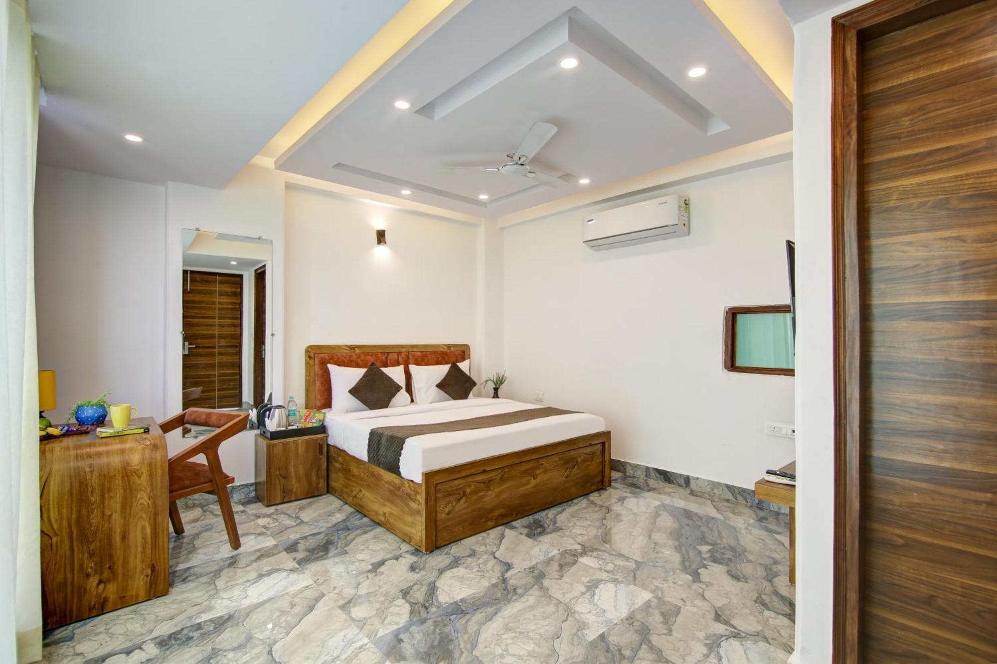 Hotel The Emporio Grand Near Vaishali Metro Station ガーズィヤーバード エクステリア 写真