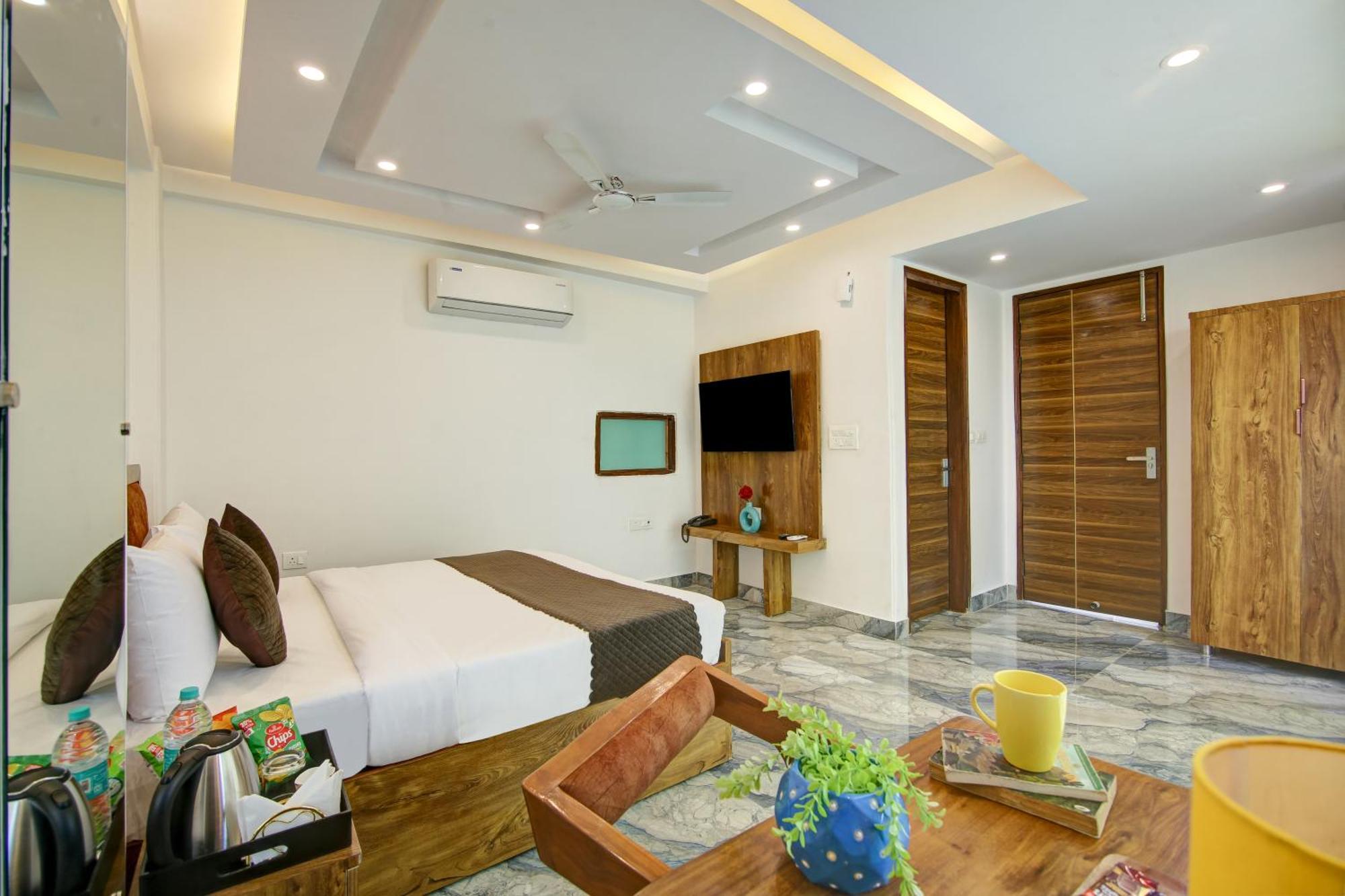 Hotel The Emporio Grand Near Vaishali Metro Station ガーズィヤーバード エクステリア 写真
