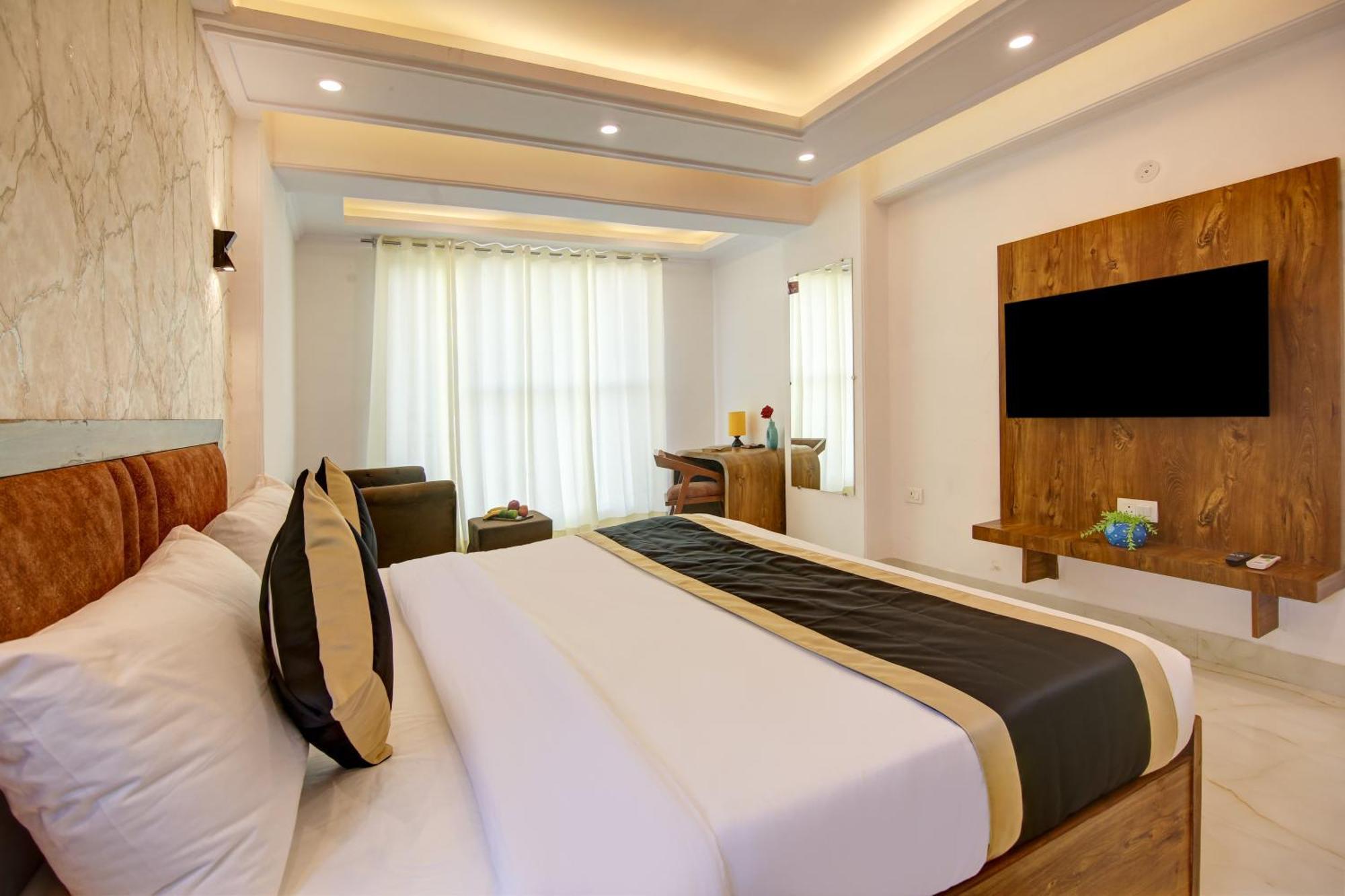 Hotel The Emporio Grand Near Vaishali Metro Station ガーズィヤーバード エクステリア 写真