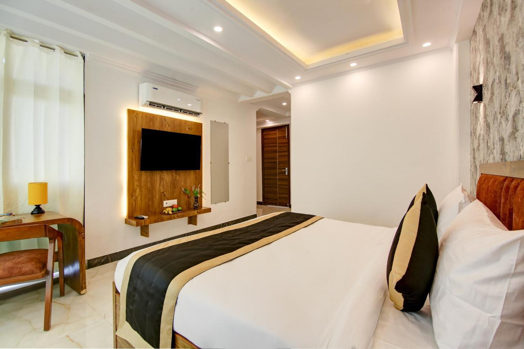 Hotel The Emporio Grand Near Vaishali Metro Station ガーズィヤーバード エクステリア 写真