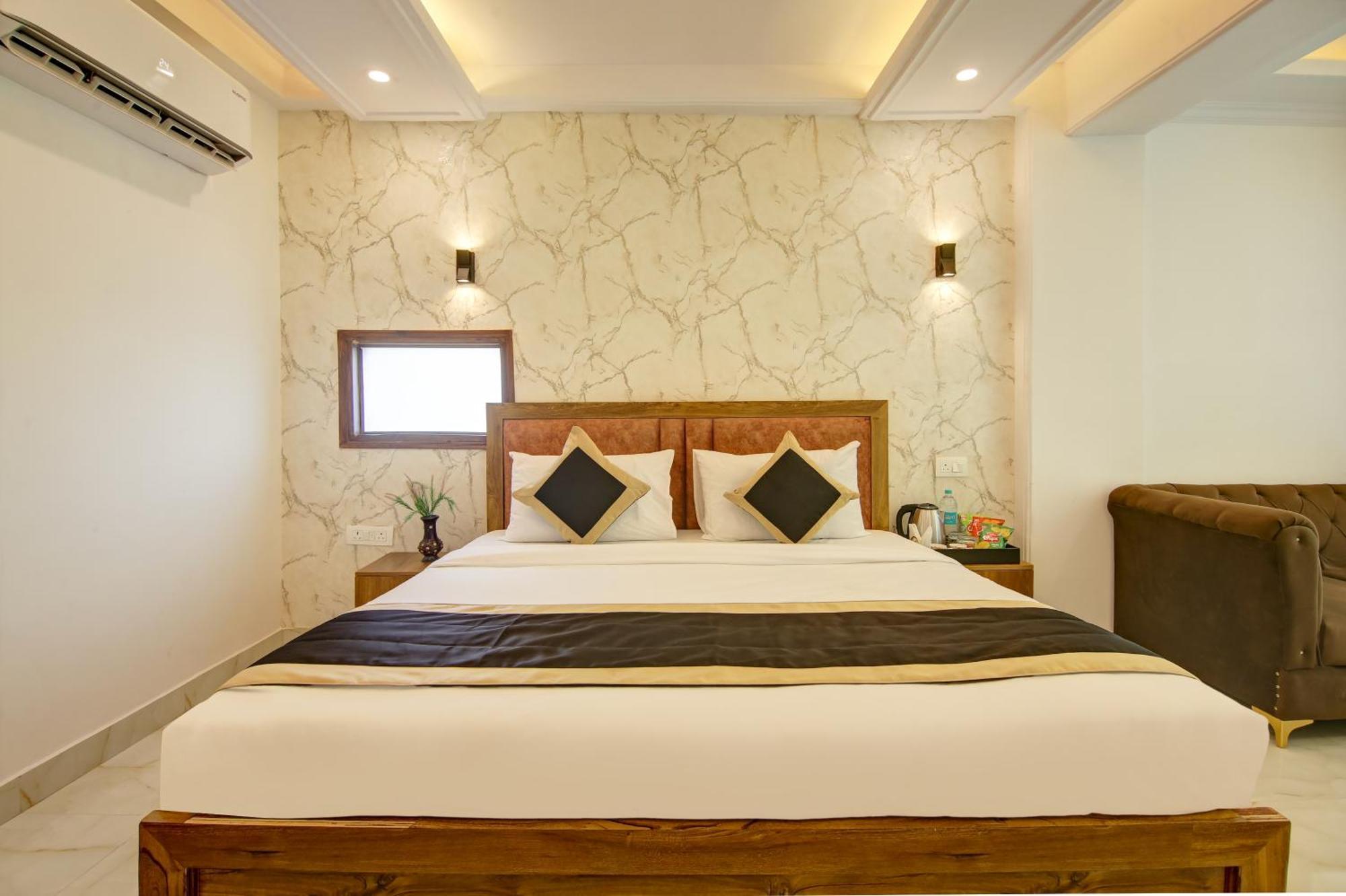 Hotel The Emporio Grand Near Vaishali Metro Station ガーズィヤーバード エクステリア 写真