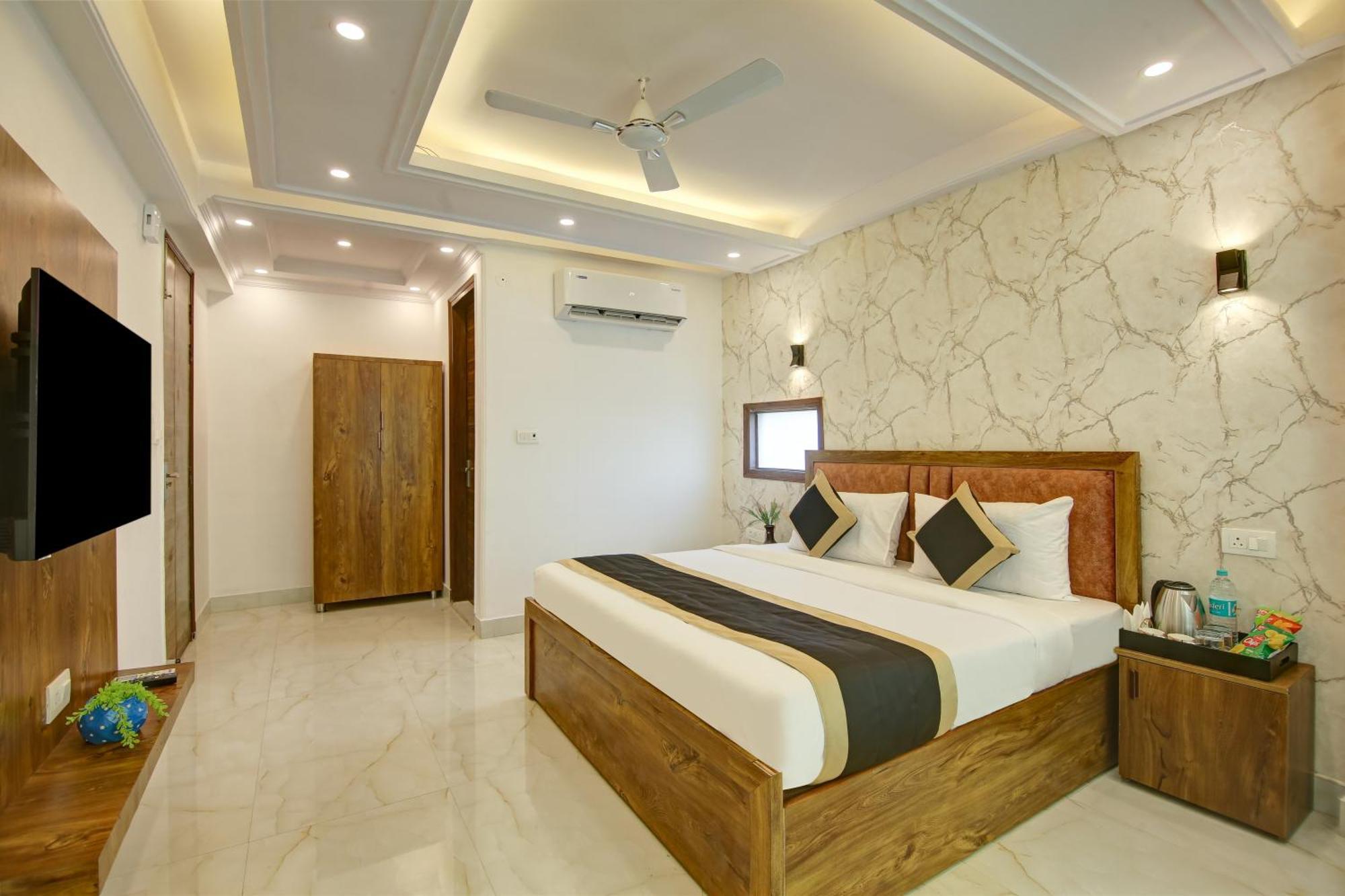 Hotel The Emporio Grand Near Vaishali Metro Station ガーズィヤーバード エクステリア 写真