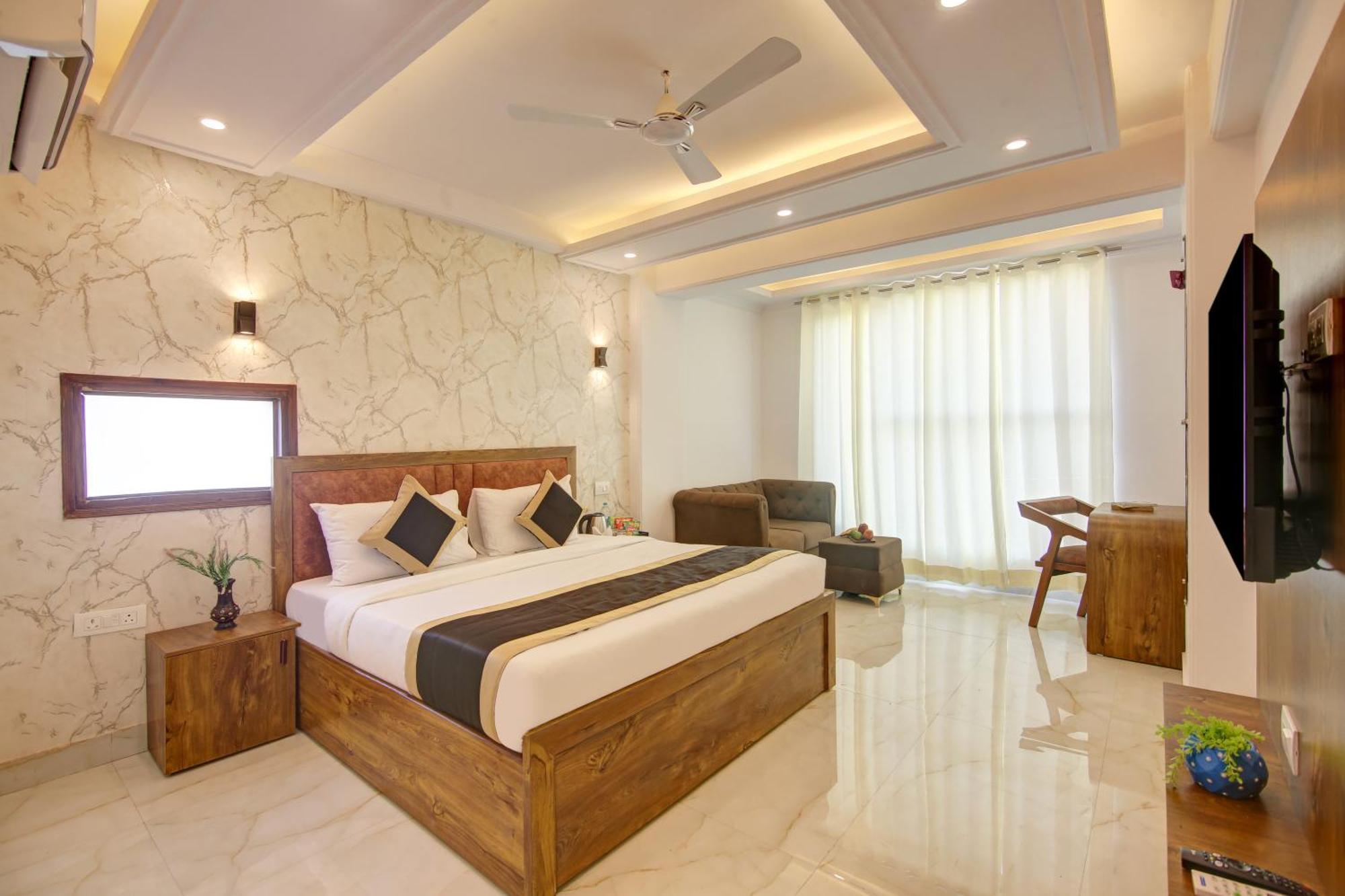 Hotel The Emporio Grand Near Vaishali Metro Station ガーズィヤーバード エクステリア 写真