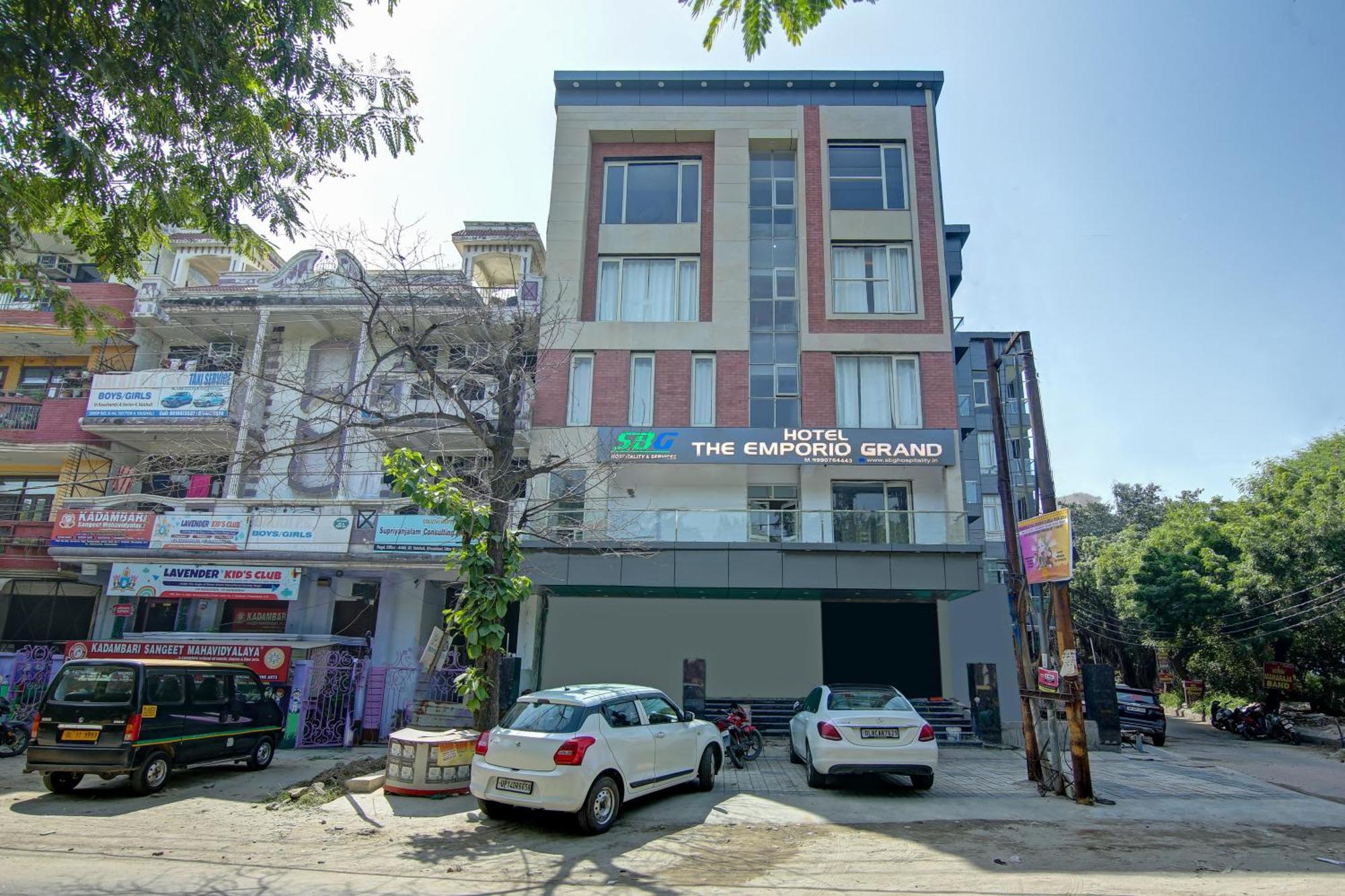 Hotel The Emporio Grand Near Vaishali Metro Station ガーズィヤーバード エクステリア 写真