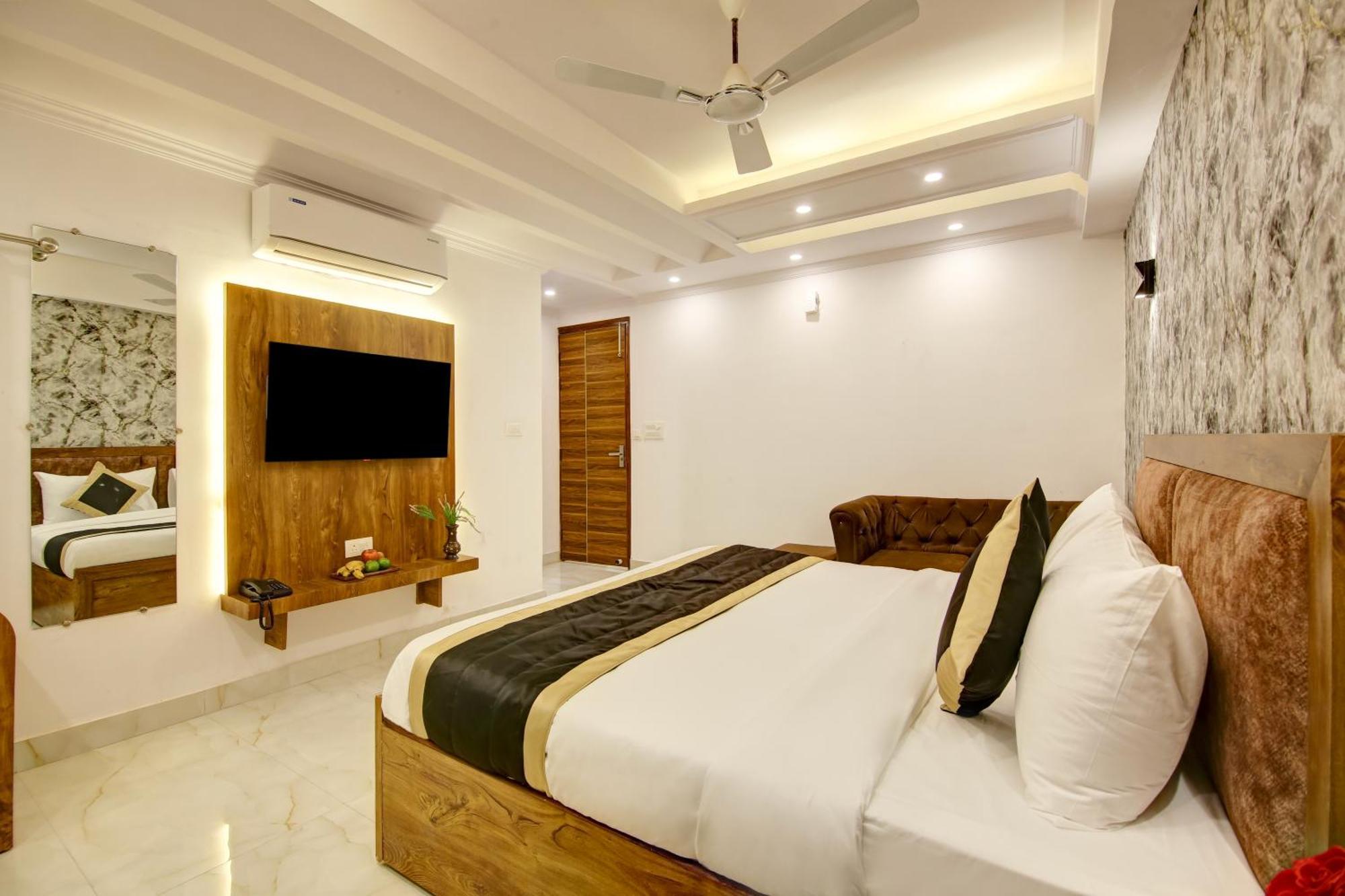 Hotel The Emporio Grand Near Vaishali Metro Station ガーズィヤーバード エクステリア 写真
