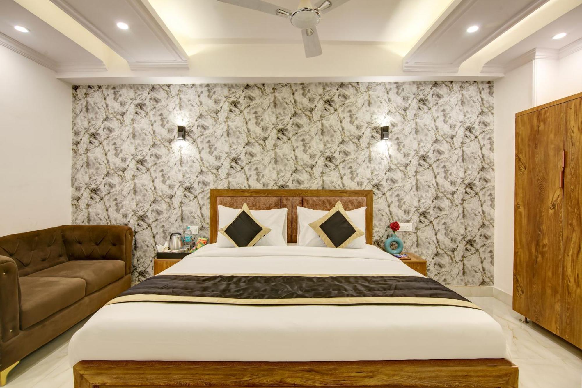 Hotel The Emporio Grand Near Vaishali Metro Station ガーズィヤーバード エクステリア 写真