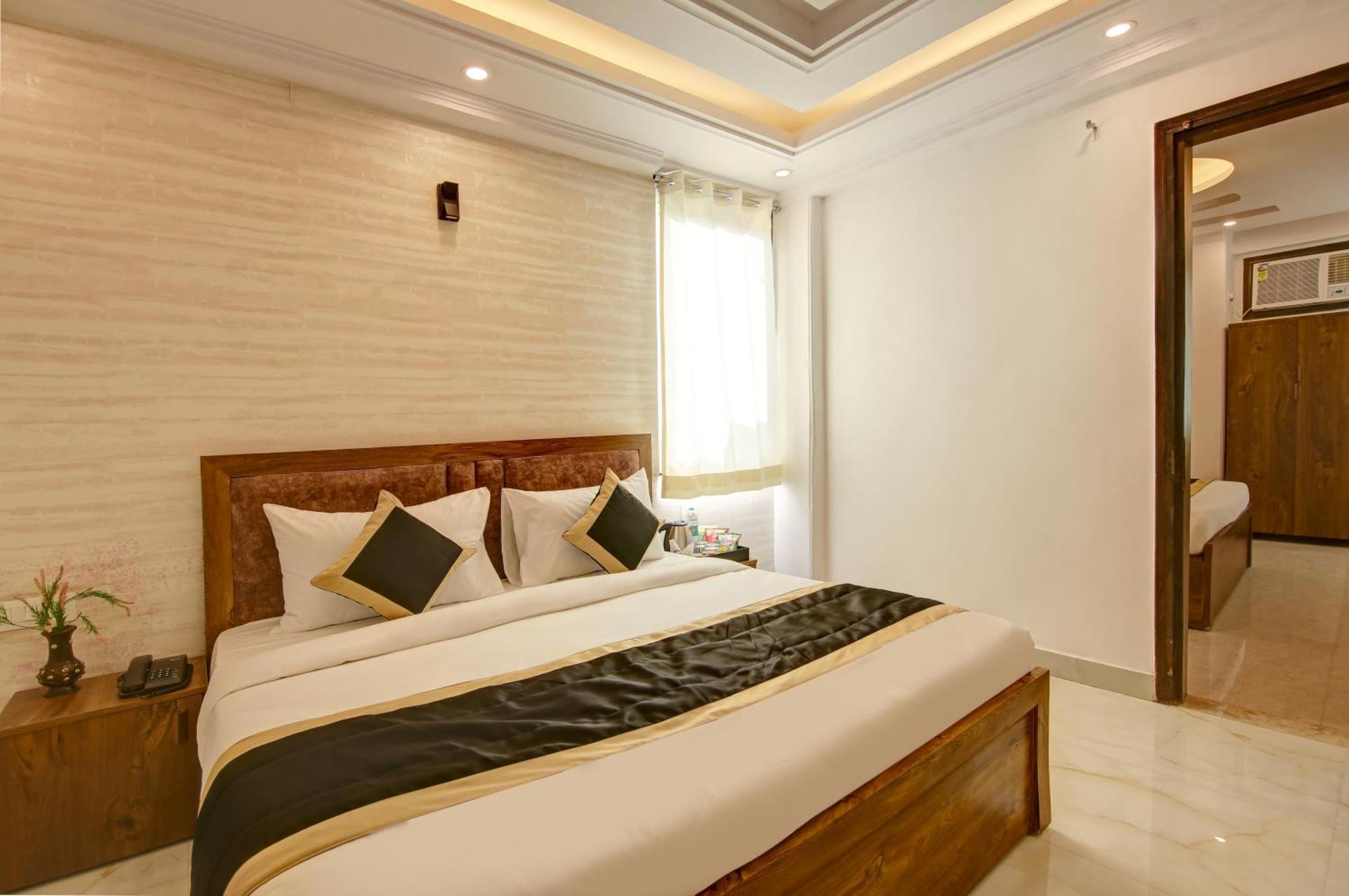 Hotel The Emporio Grand Near Vaishali Metro Station ガーズィヤーバード エクステリア 写真