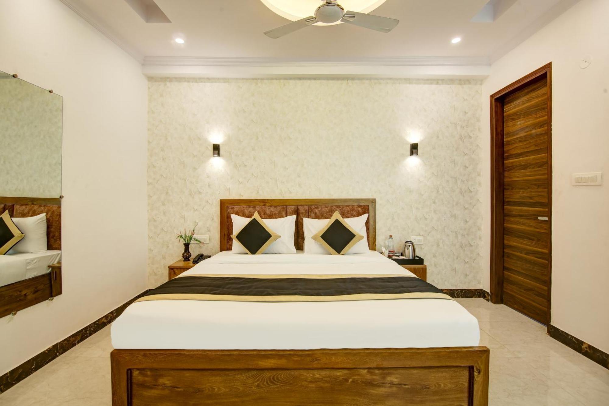 Hotel The Emporio Grand Near Vaishali Metro Station ガーズィヤーバード エクステリア 写真