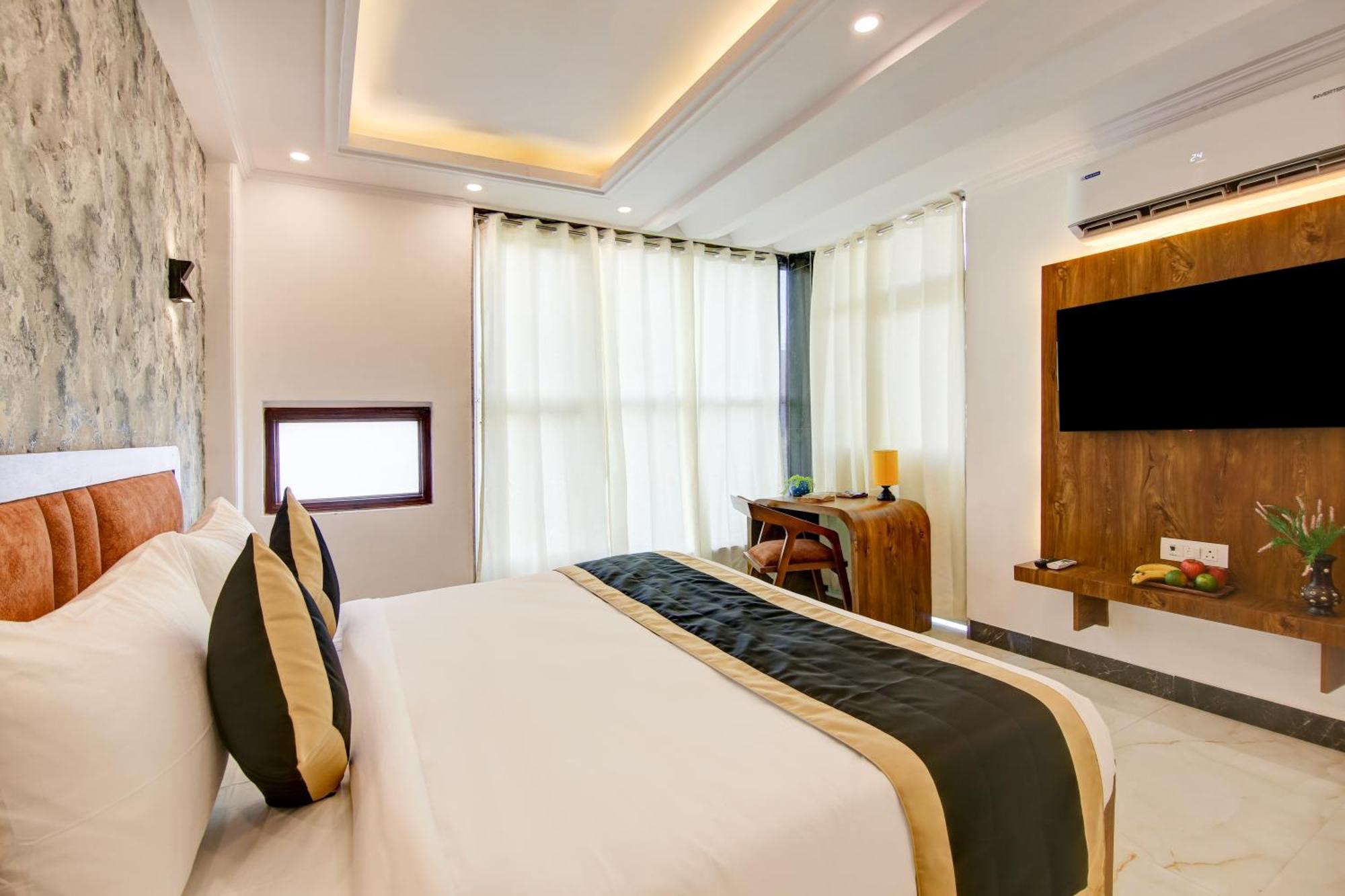 Hotel The Emporio Grand Near Vaishali Metro Station ガーズィヤーバード エクステリア 写真