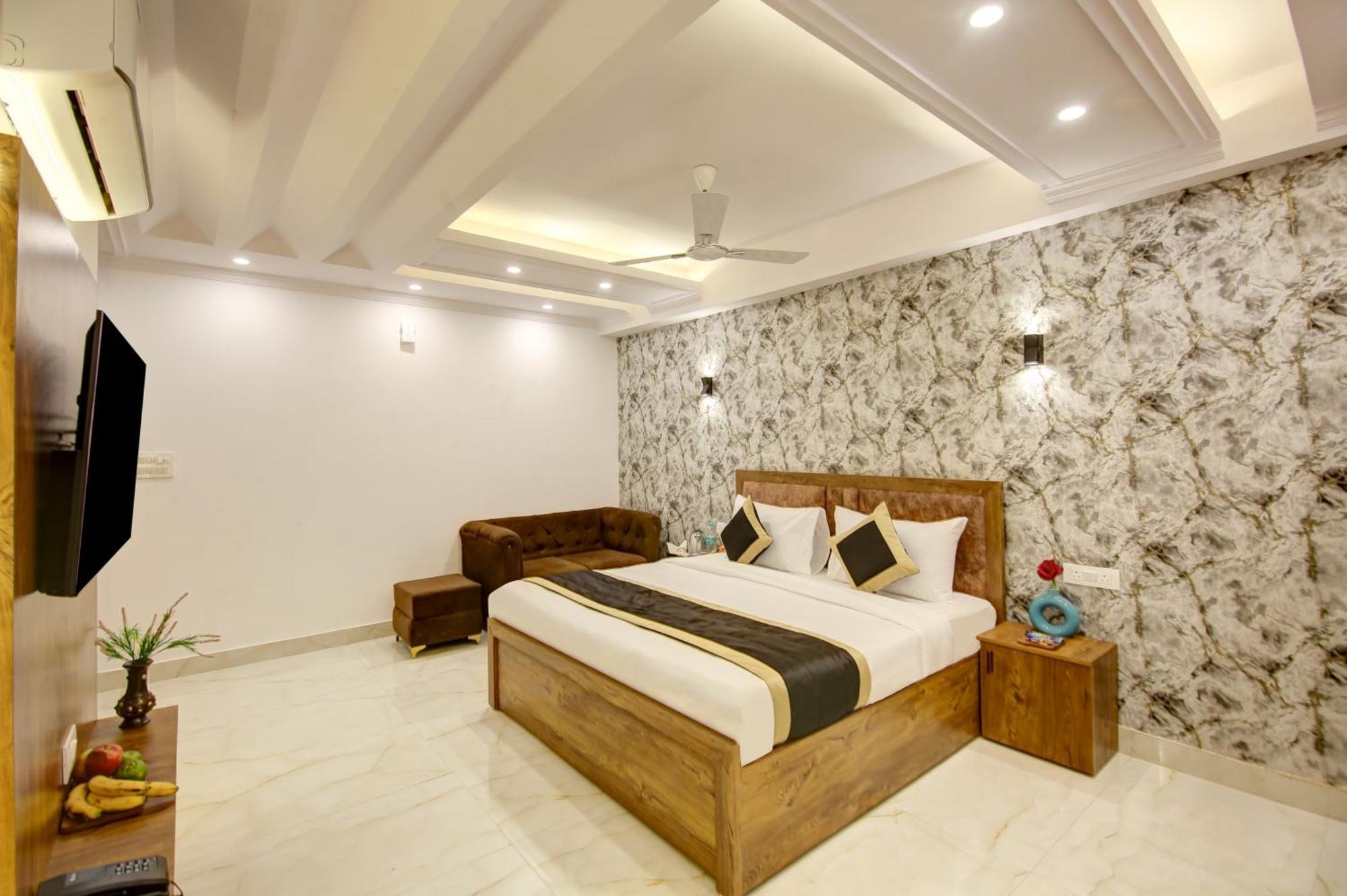 Hotel The Emporio Grand Near Vaishali Metro Station ガーズィヤーバード エクステリア 写真