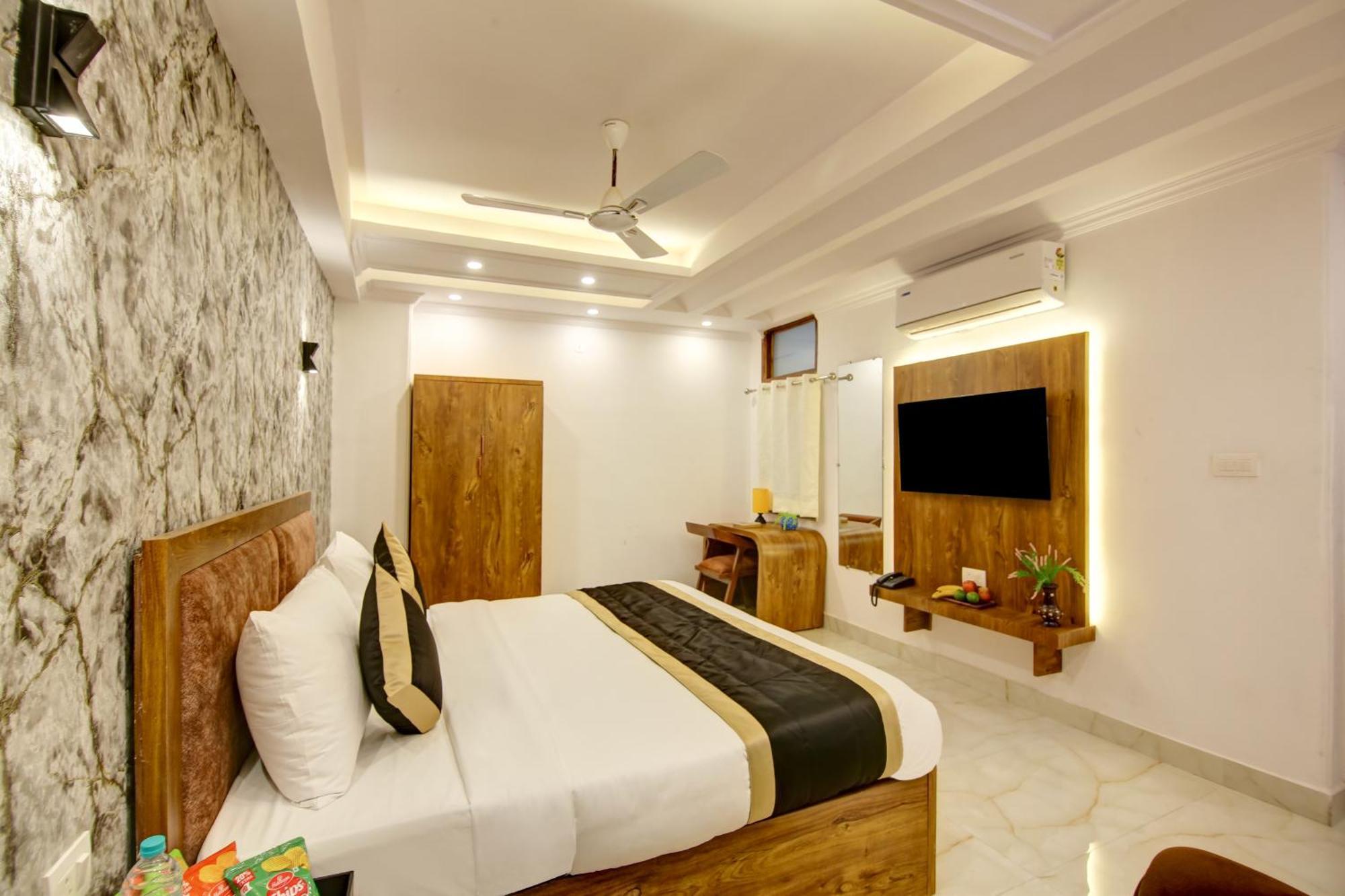 Hotel The Emporio Grand Near Vaishali Metro Station ガーズィヤーバード エクステリア 写真