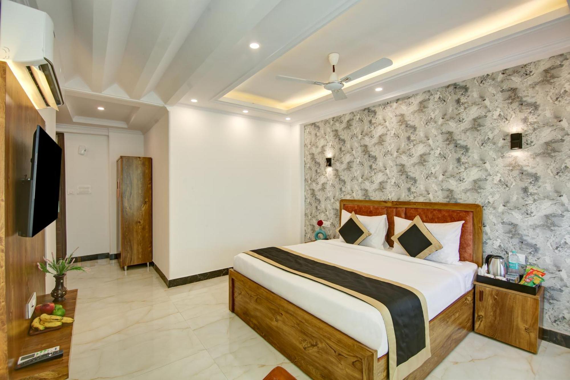 Hotel The Emporio Grand Near Vaishali Metro Station ガーズィヤーバード エクステリア 写真