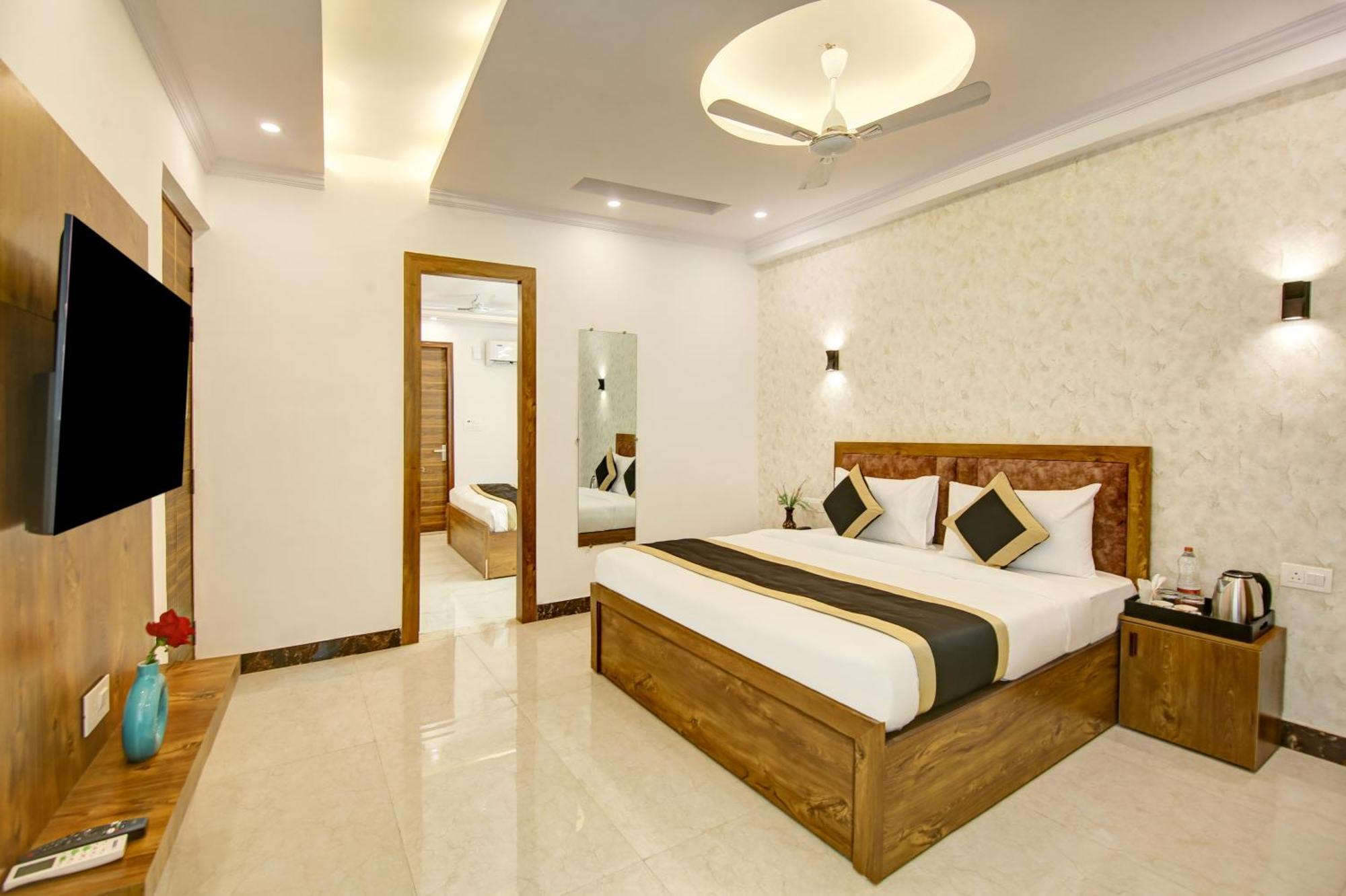 Hotel The Emporio Grand Near Vaishali Metro Station ガーズィヤーバード エクステリア 写真