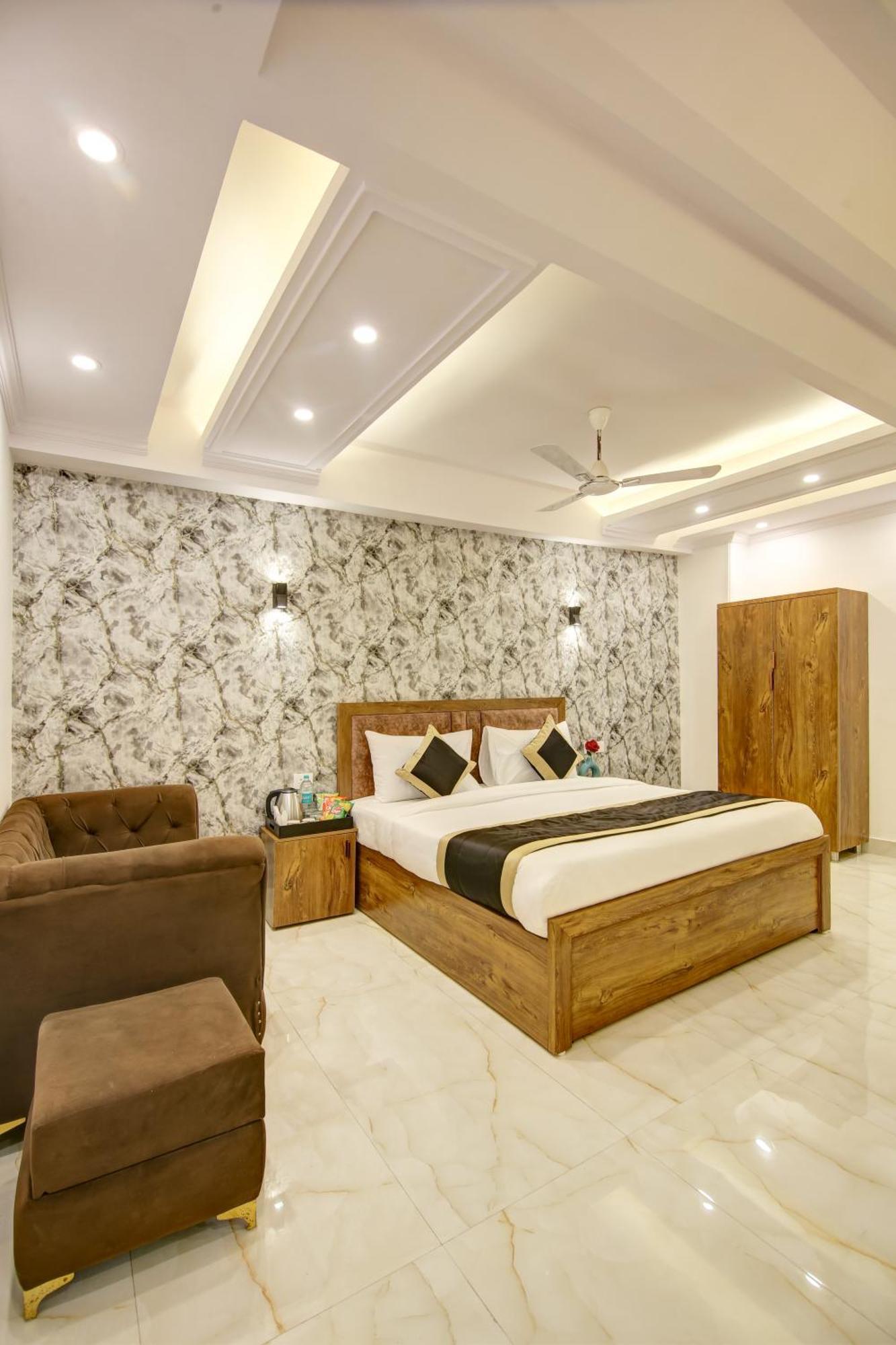 Hotel The Emporio Grand Near Vaishali Metro Station ガーズィヤーバード エクステリア 写真