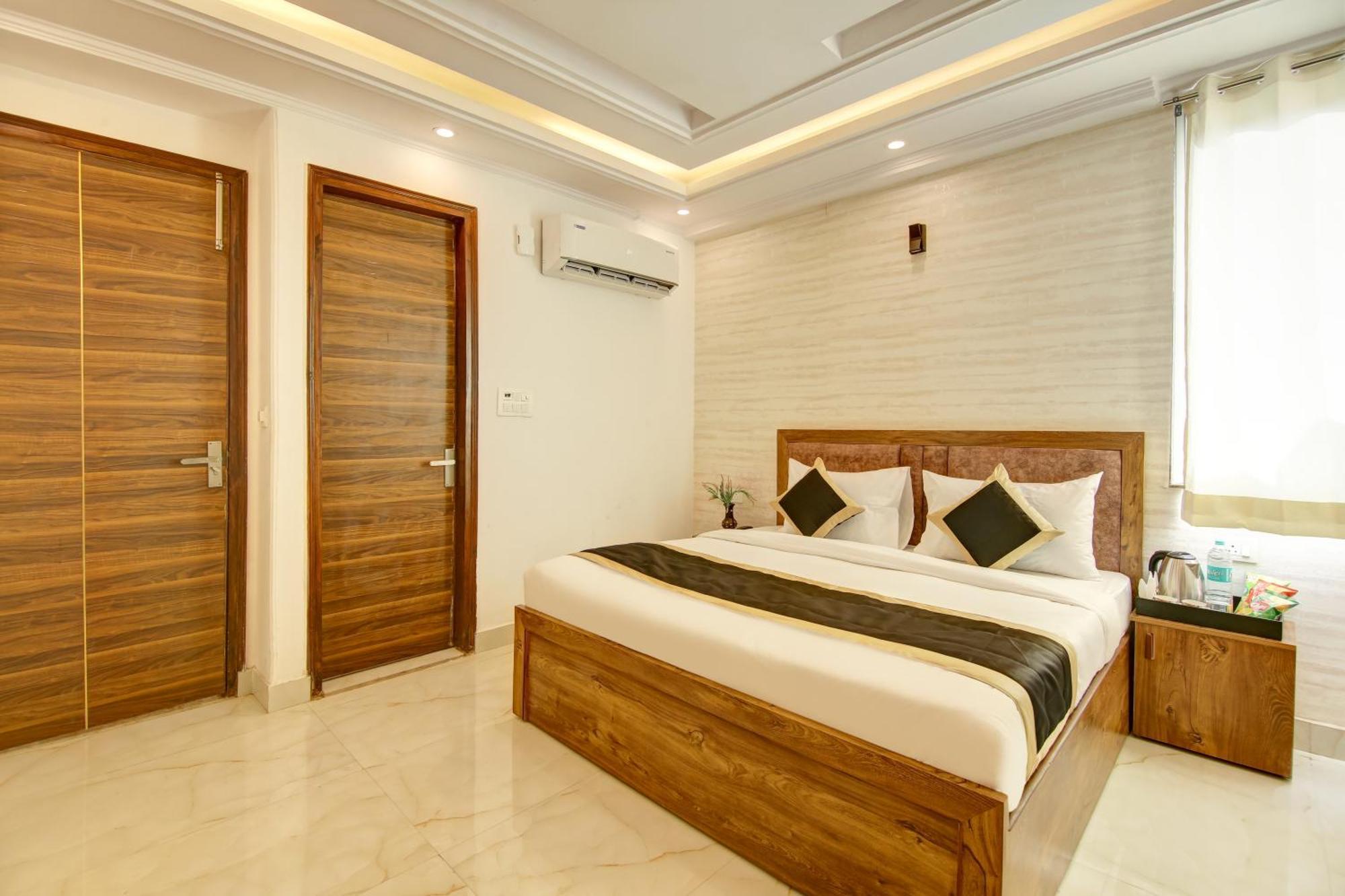 Hotel The Emporio Grand Near Vaishali Metro Station ガーズィヤーバード エクステリア 写真