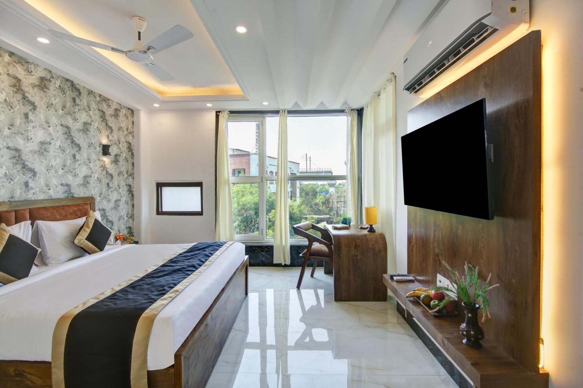 Hotel The Emporio Grand Near Vaishali Metro Station ガーズィヤーバード エクステリア 写真