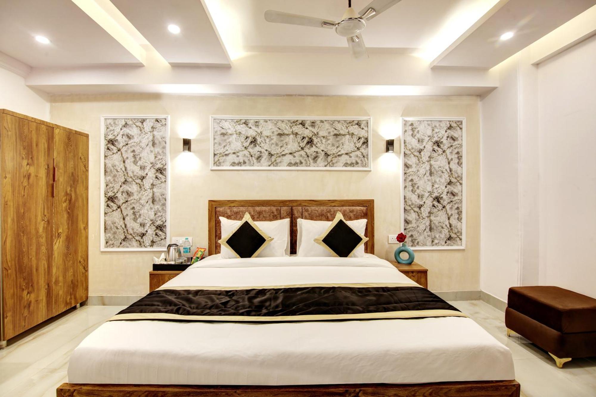 Hotel The Emporio Grand Near Vaishali Metro Station ガーズィヤーバード エクステリア 写真