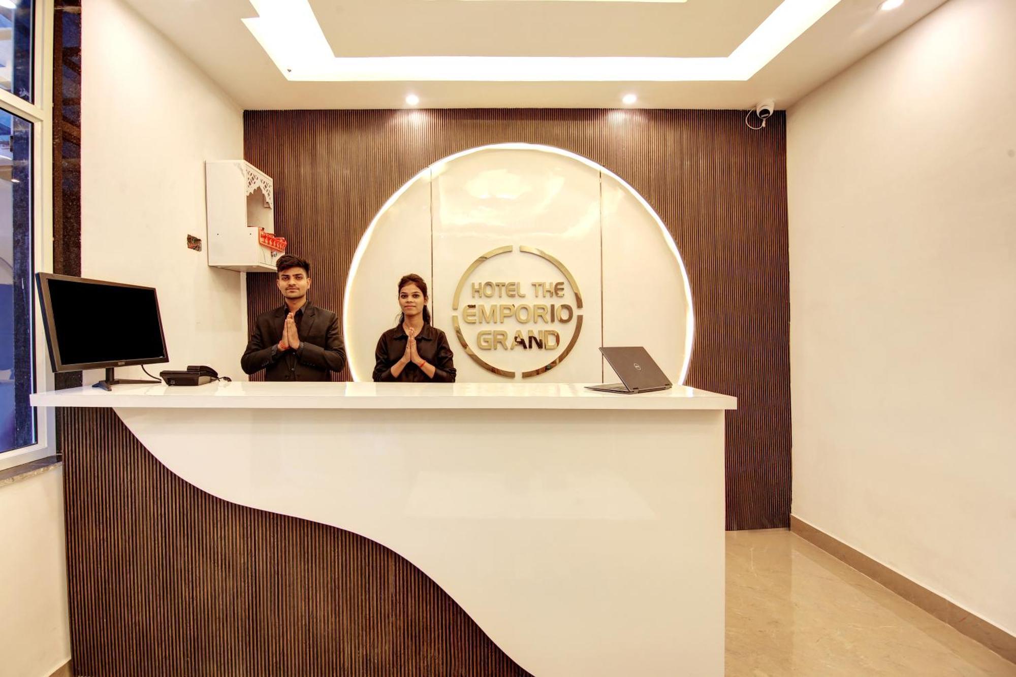Hotel The Emporio Grand Near Vaishali Metro Station ガーズィヤーバード エクステリア 写真