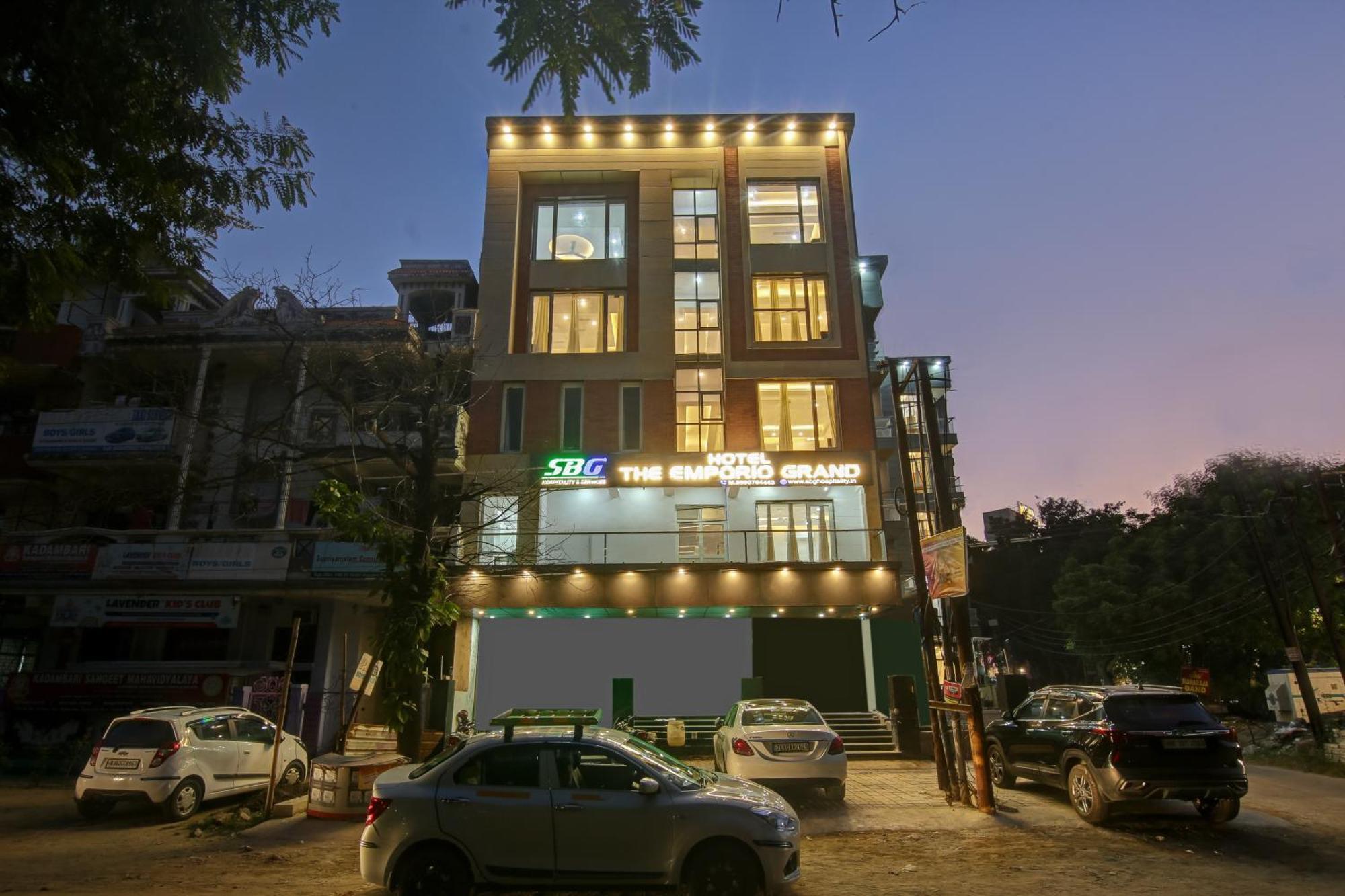 Hotel The Emporio Grand Near Vaishali Metro Station ガーズィヤーバード エクステリア 写真