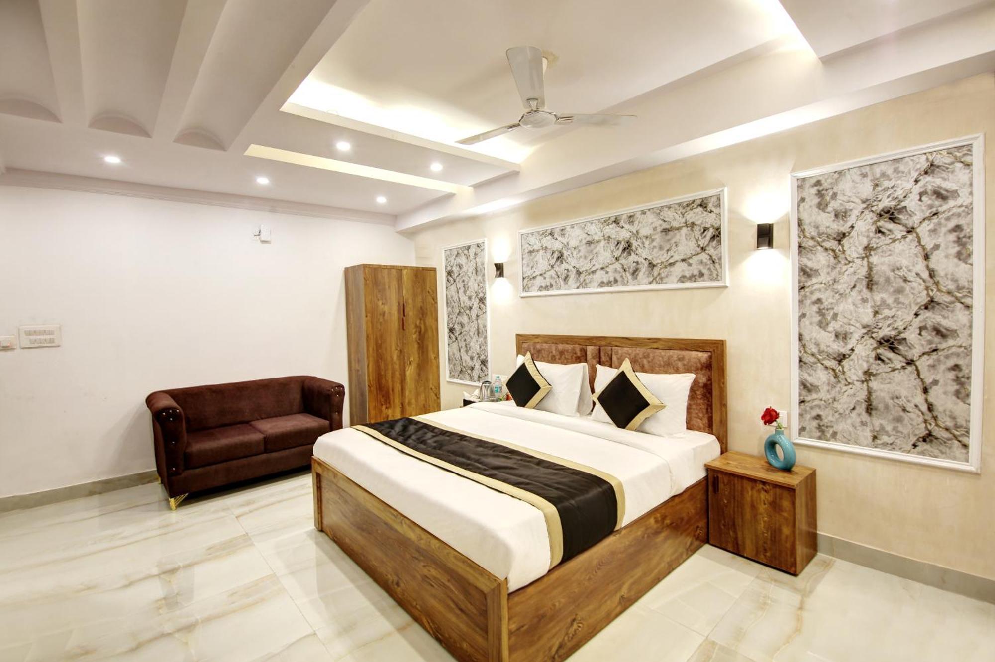 Hotel The Emporio Grand Near Vaishali Metro Station ガーズィヤーバード エクステリア 写真