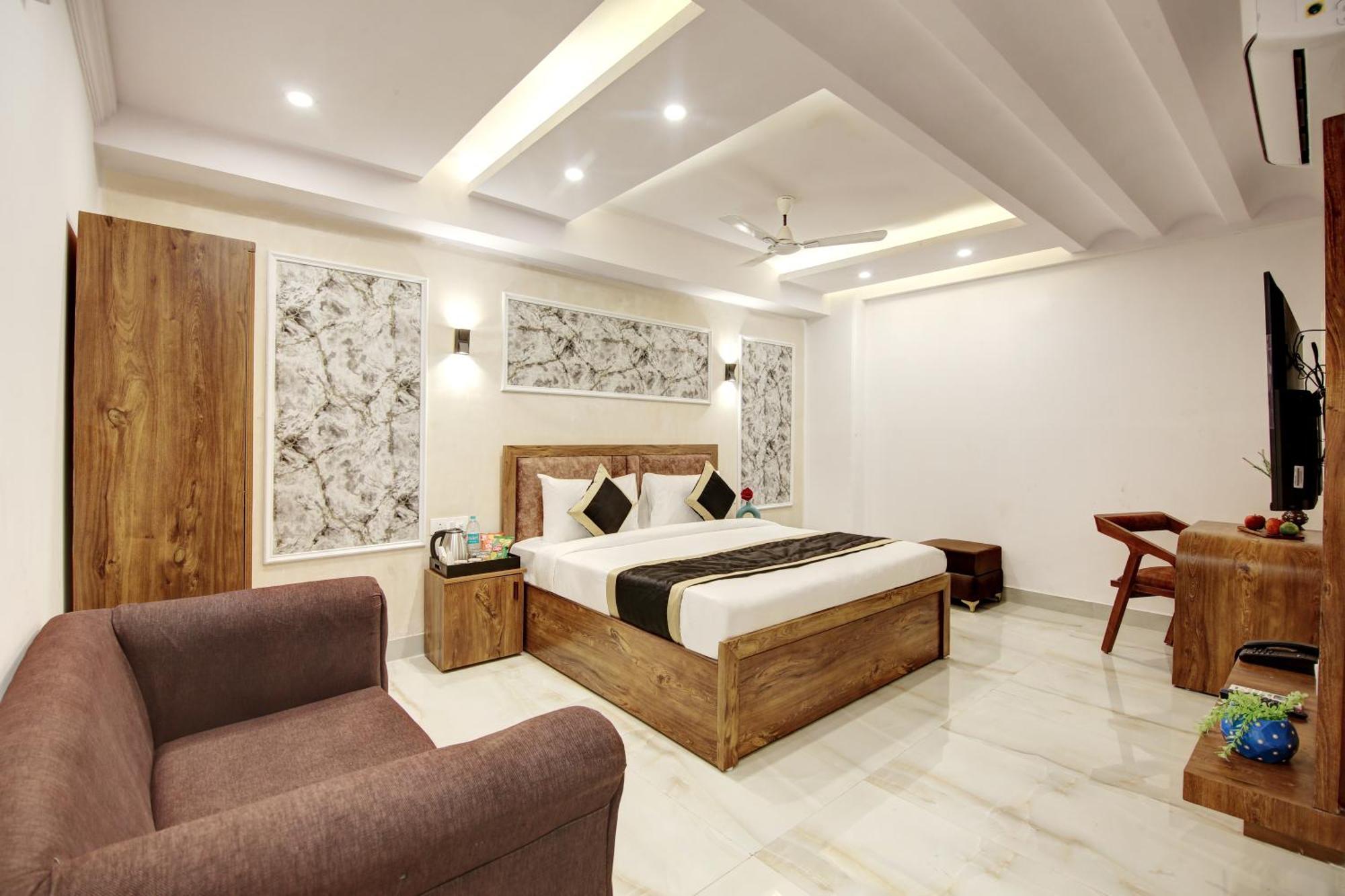 Hotel The Emporio Grand Near Vaishali Metro Station ガーズィヤーバード エクステリア 写真