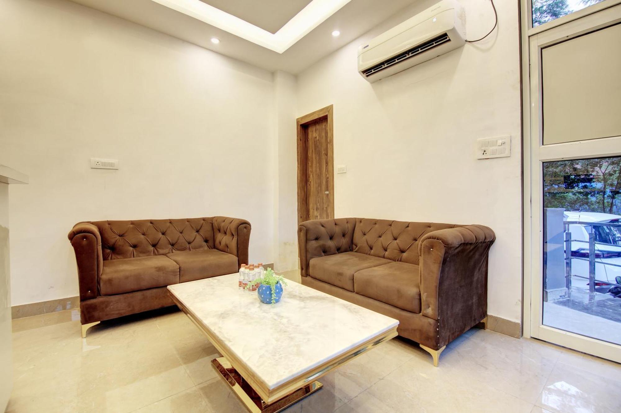 Hotel The Emporio Grand Near Vaishali Metro Station ガーズィヤーバード エクステリア 写真