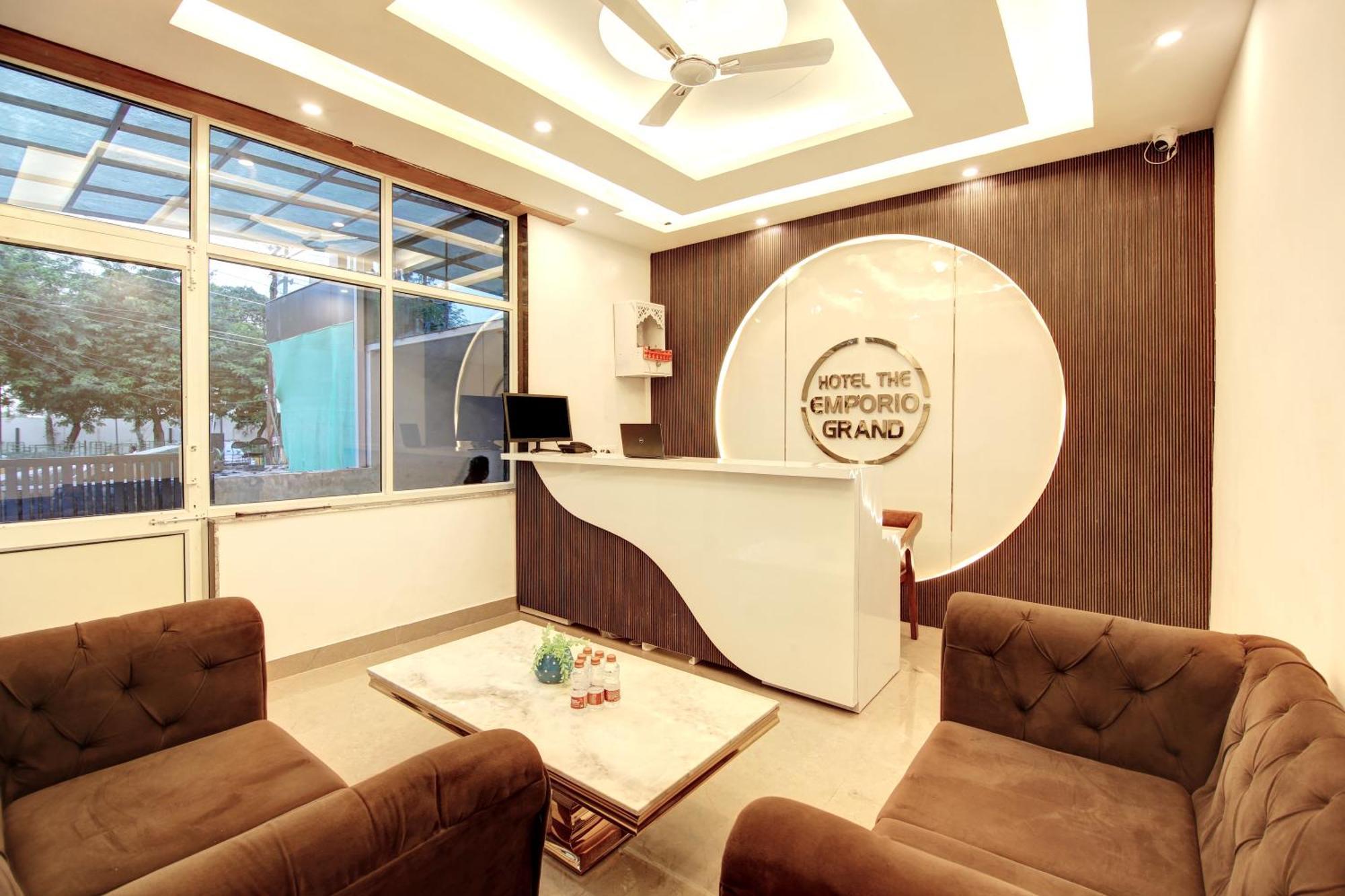 Hotel The Emporio Grand Near Vaishali Metro Station ガーズィヤーバード エクステリア 写真
