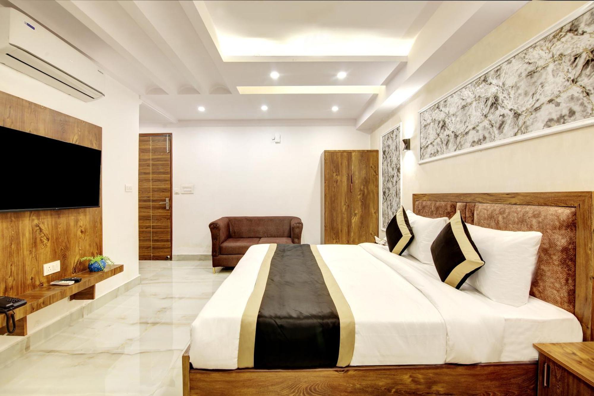 Hotel The Emporio Grand Near Vaishali Metro Station ガーズィヤーバード エクステリア 写真